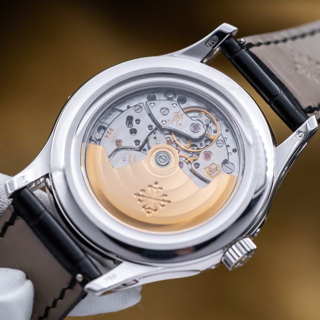Patek Philippe Complications 5205G-010 Image 4
